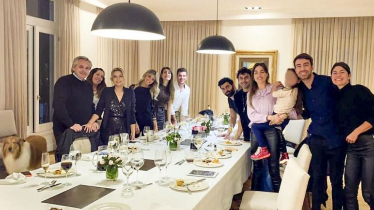 Una fundación denuncia al Presidente, por ocultar información